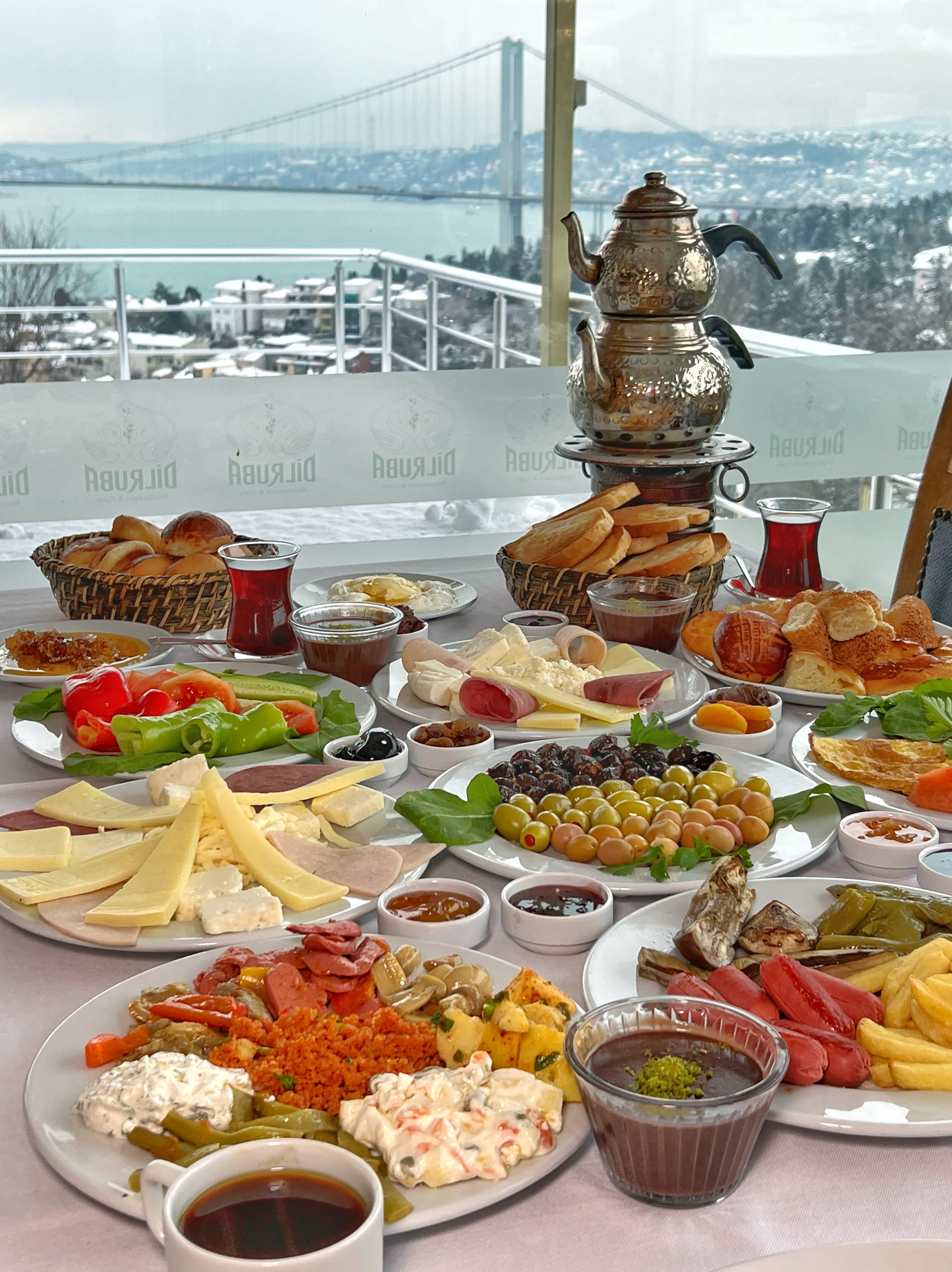 Üsküdar'da Boğaz Manzaralı Açık Büfe Kahvaltı | Dilruba İstanbul