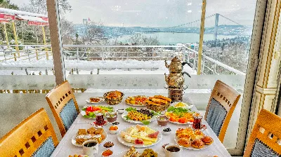 فطور بوفيه مفتوح في الجانب الآسيوي من إسطنبول